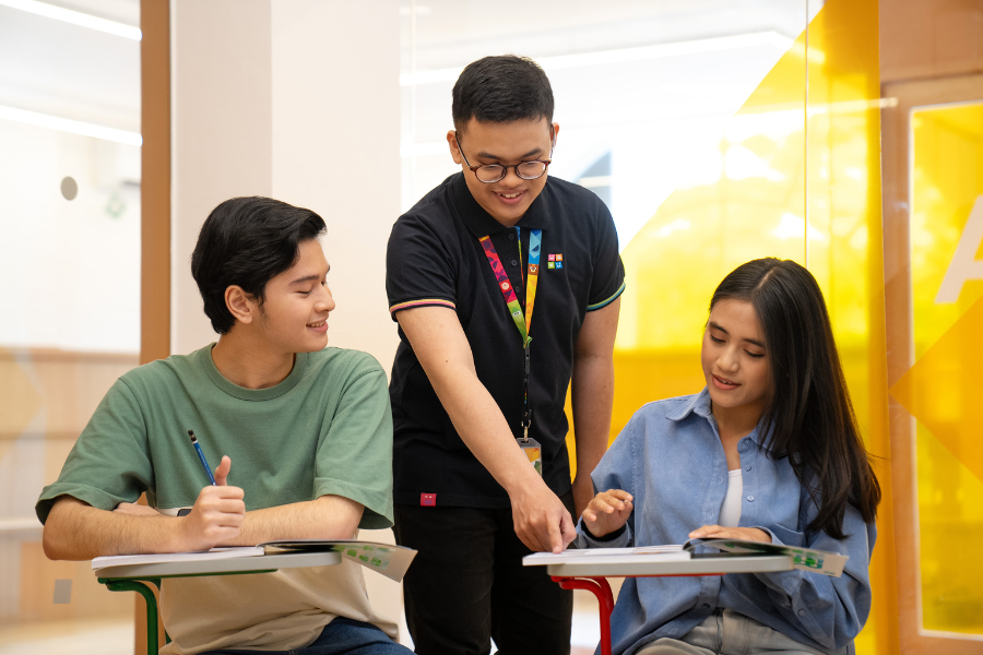 Belajar Simple Past Future Tense